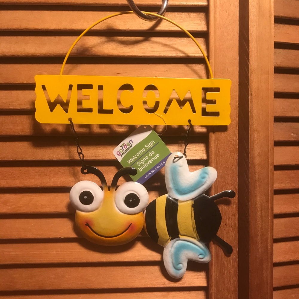 Garden Collection Metal Bee Welcome Sign